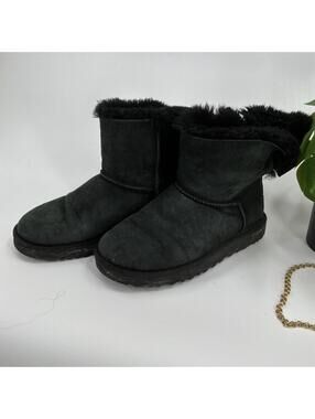 UGG Black Bailey Bow Shortie Boot Size 9